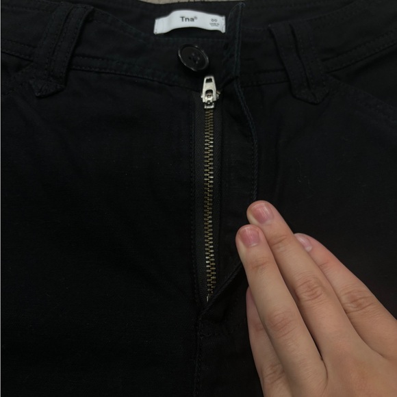 ARITZIA TNA Size 00 Dayton Cargo Shorts Long Black Cotton Lightweight Women - Picture 4 of 13